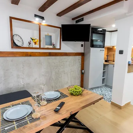 Bobevata Guest House - Floor 1 - Stunning View Old Town Veliko Tŭrnovo Exterior photo